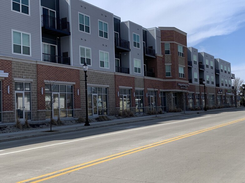 N63-W23675 Main St, Sussex, WI à louer - Photo du bâtiment - Image 3 de 13