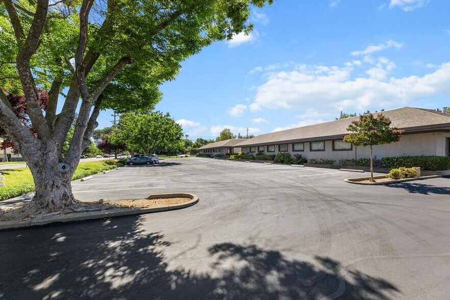 3637 Mission Ave, Carmichael, CA à louer - Photo du bâtiment - Image 2 de 13