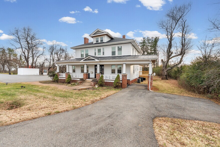 15115 Forest Road, Forest, VA à louer - Photo du bâtiment - Image 3 de 57