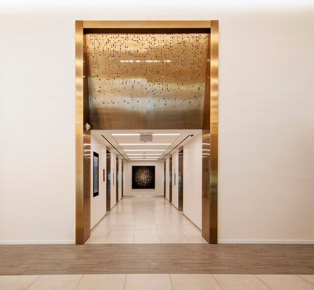 1676 International Dr, McLean, VA à louer - Photo intérieure - Image 3 de 34