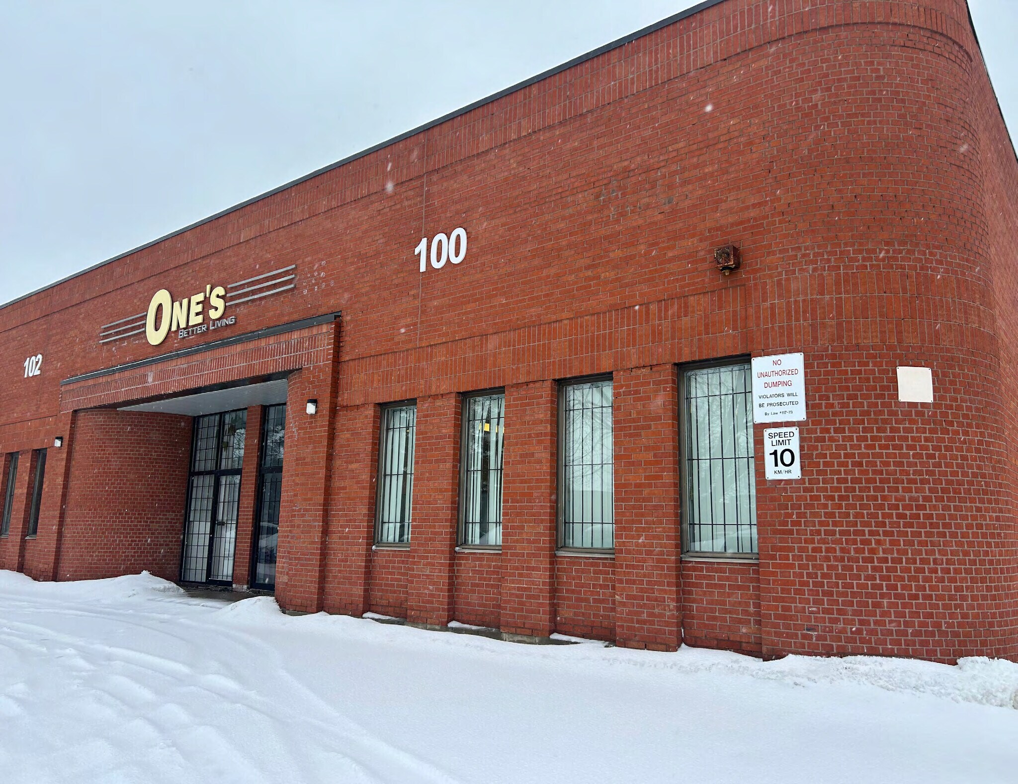 100-120 Ferrier St, Markham, ON à louer Photo du bâtiment- Image 1 de 4