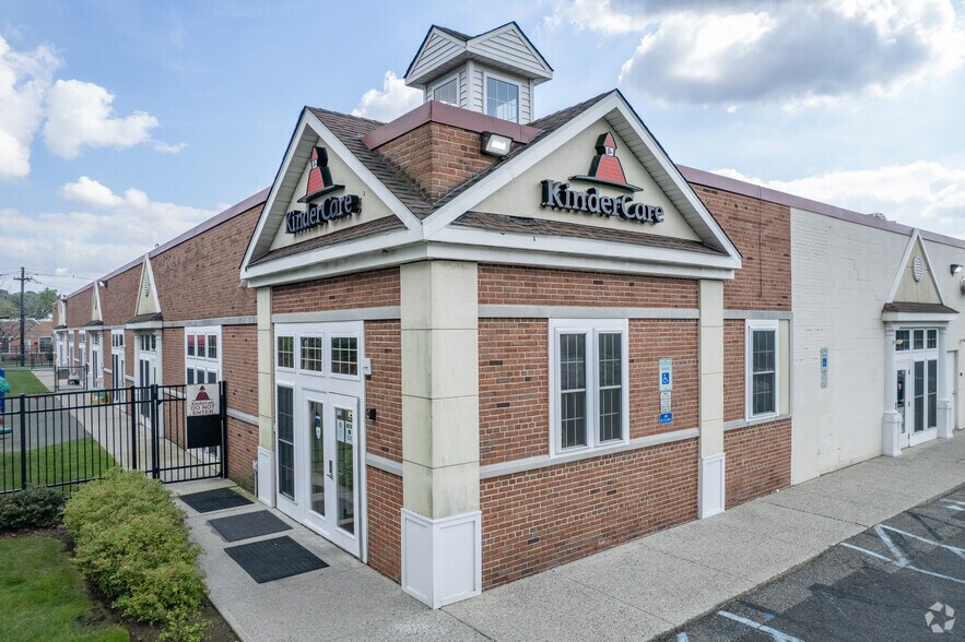 407-411 Sette Dr, Paramus, NJ à louer - Photo du bâtiment - Image 3 de 4