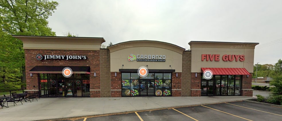 2385-2389 Niles Cortland Rd SE, Warren, OH for lease - Primary Photo - Image 1 of 2