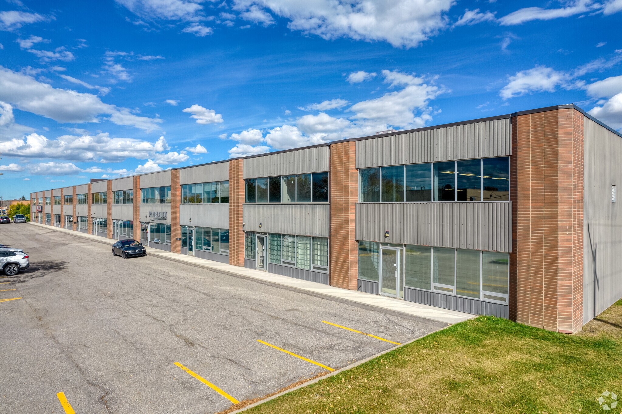 7408 40th St SE, Calgary, AB à vendre Photo principale- Image 1 de 1