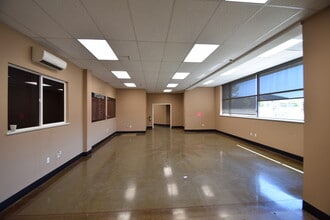 2121 SW Deerhound Ave, Redmond, OR for lease Interior Photo- Image 2 of 8