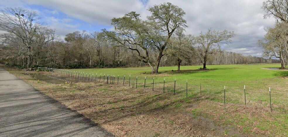 44316 Fontenot rd, Saint Amant, LA à vendre - Photo du bâtiment - Image 2 de 9
