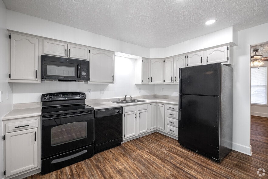 145 Lois Ln, Morehead, KY for sale - Interior Photo - Image 2 of 20