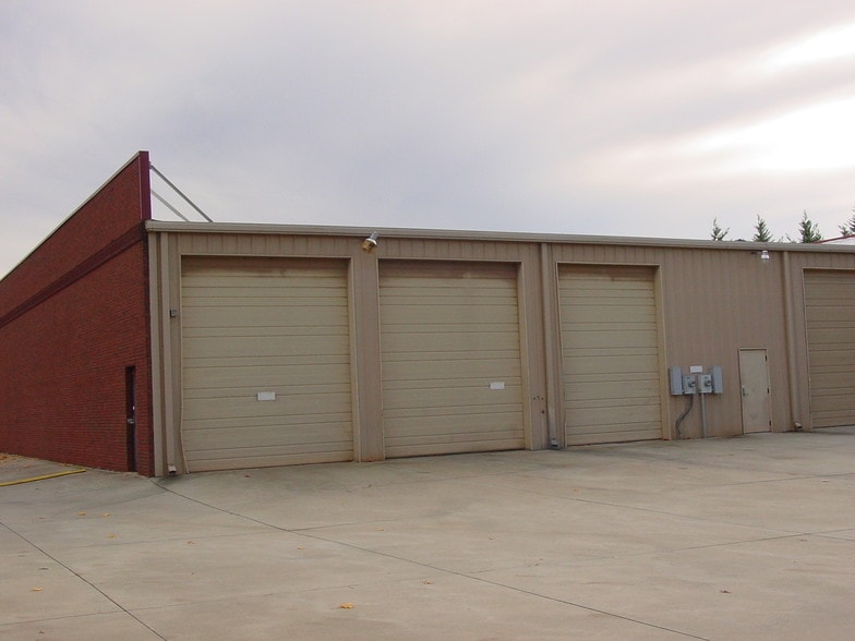 5078 Bristol Industrial Way, Buford, GA for lease - Building Photo - Image 3 of 8