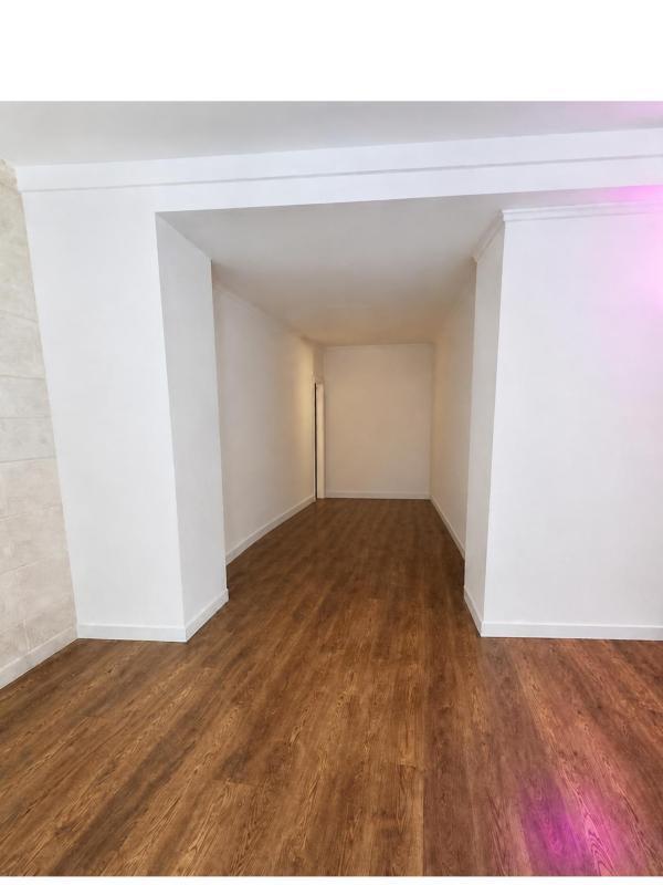 Retail in Bordeaux for lease Interior Photo- Image 1 of 4