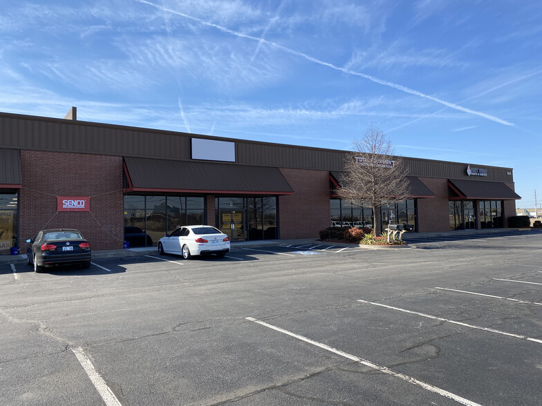 11414 E 51st St S, Tulsa, OK for lease - Building Photo - Image 3 of 11