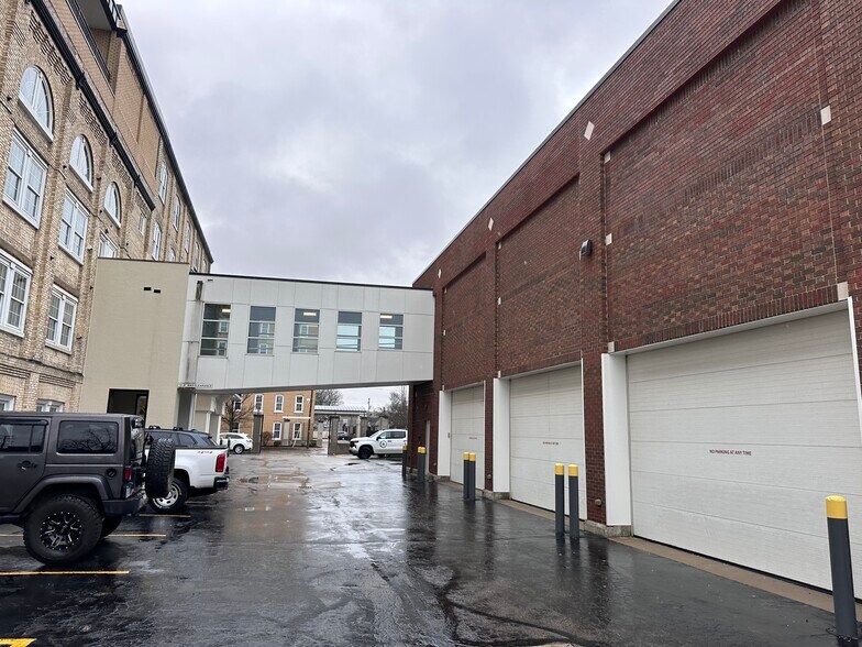 601 5th St NW, Grand Rapids, MI à louer - Photo du bâtiment - Image 3 de 21