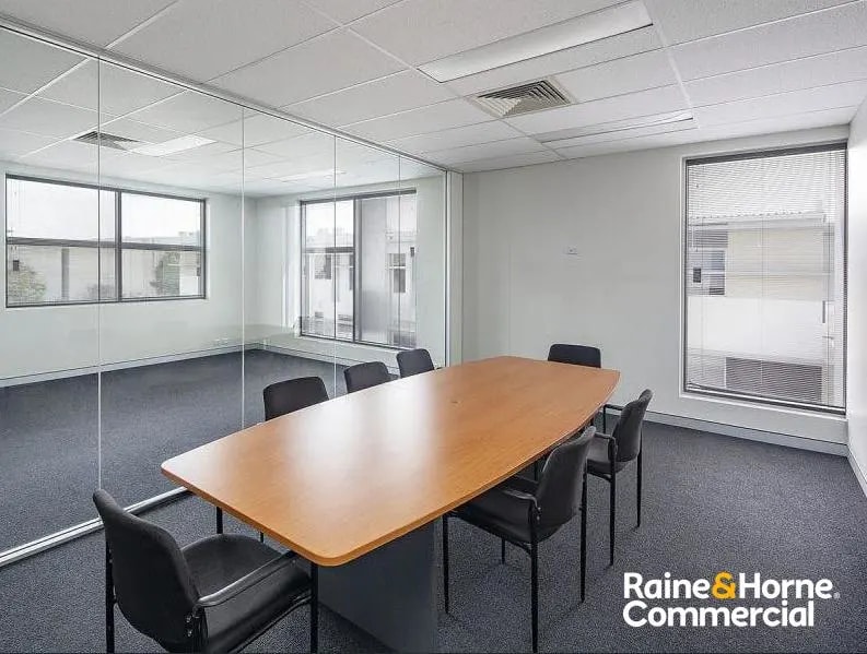 67 Depot St, Banyo for lease Interior Photo- Image 1 of 6