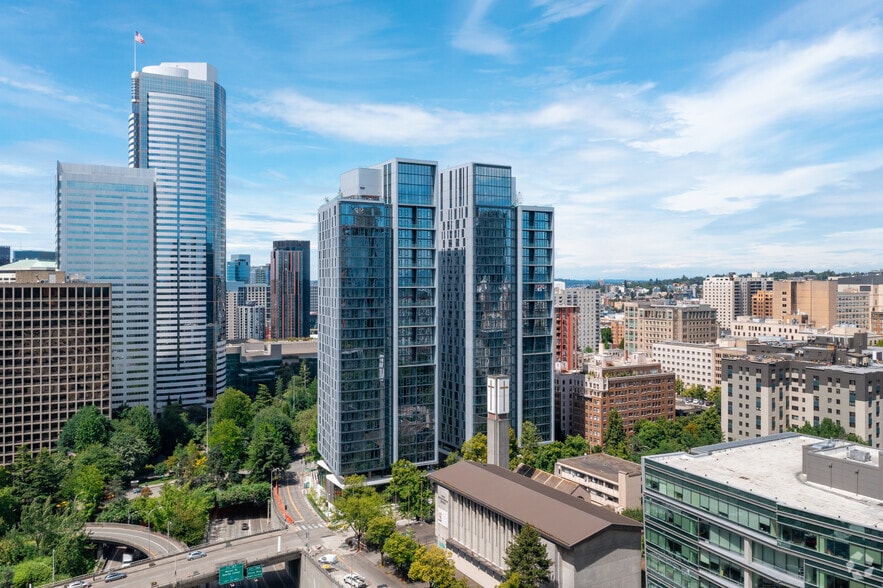 702 Spring St, Seattle, WA à louer - Photo du bâtiment - Image 2 de 314