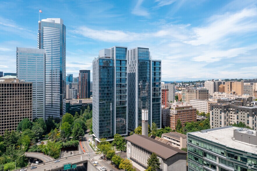 702 Spring St, Seattle, WA à louer - Photo du bâtiment - Image 2 de 314