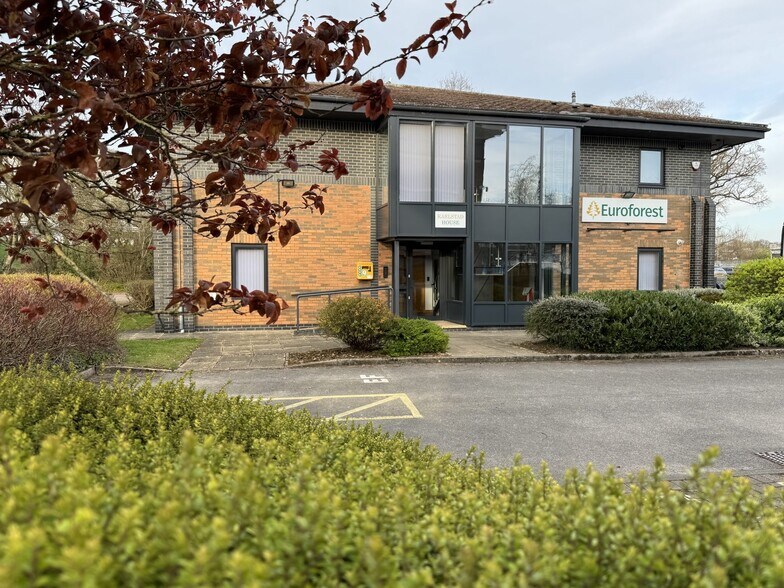 3 Merchants Dr, Carlisle à vendre - Photo du bâtiment - Image 2 de 9