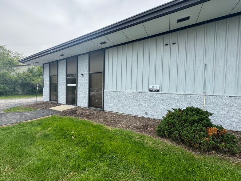 4111 Jackson Rd, Ann Arbor, MI à louer - Photo du bâtiment - Image 1 de 13