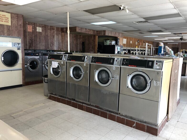 2890 S Hillside St, Wichita, KS à vendre - Photo intérieure - Image 2 de 5