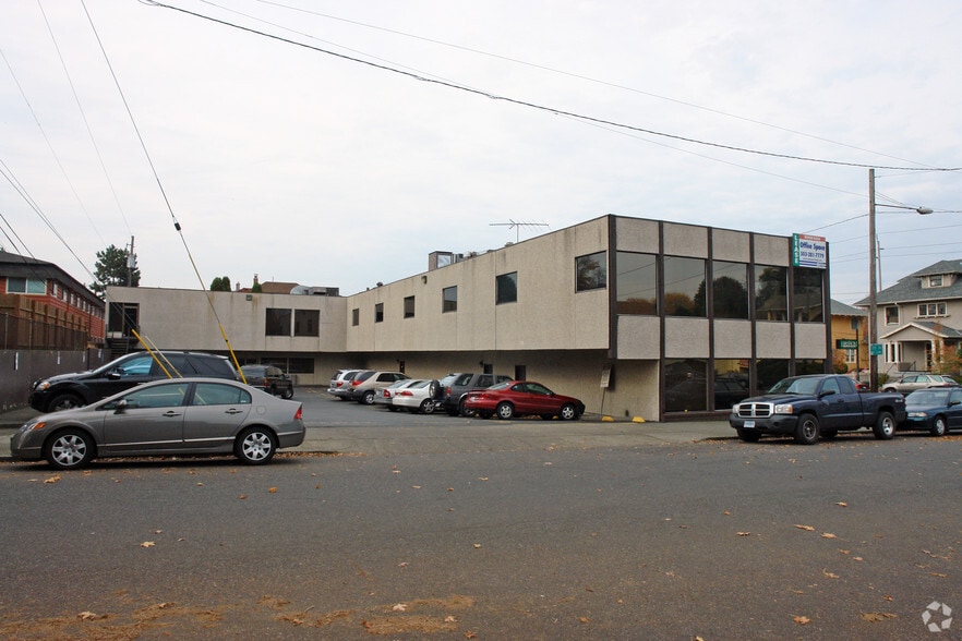 2154-2158 NE Broadway St, Portland, OR for lease - Building Photo - Image 2 of 7