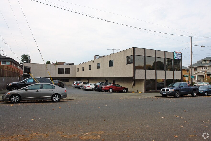 2154-2158 NE Broadway St, Portland, OR à louer - Photo du bâtiment - Image 2 de 7