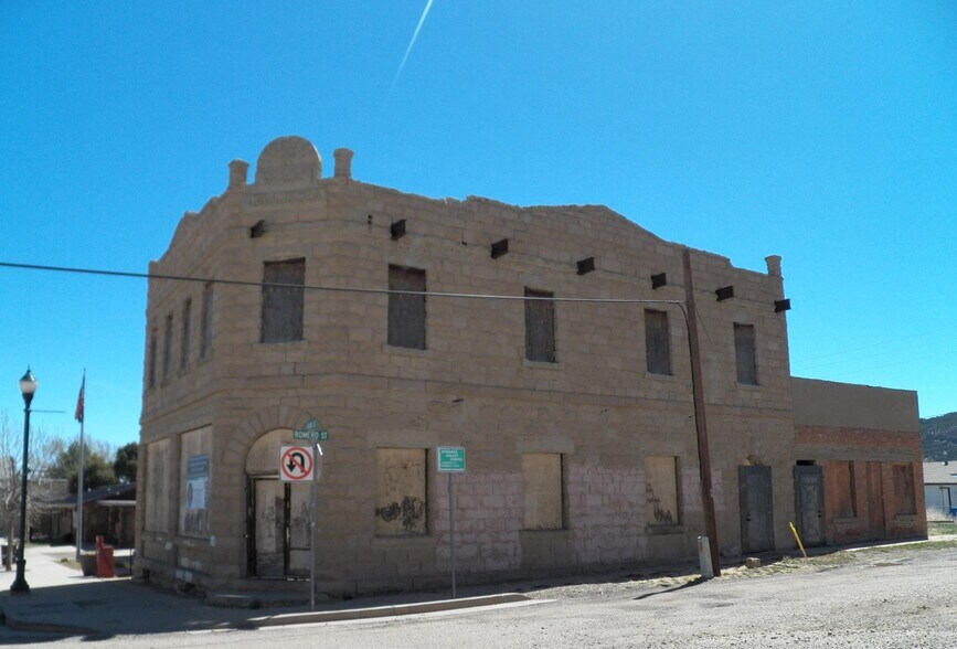 102 E Main St, Aguilar, CO à vendre - Photo du bâtiment - Image 3 de 24