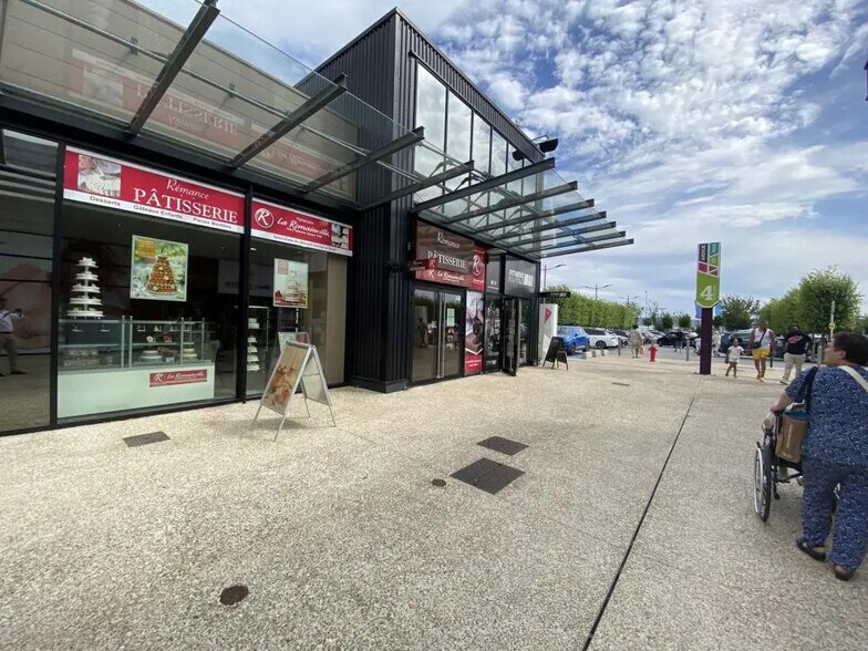201 Rue Des Girondins, Saint-Maximin for lease - Building Photo - Image 1 of 9
