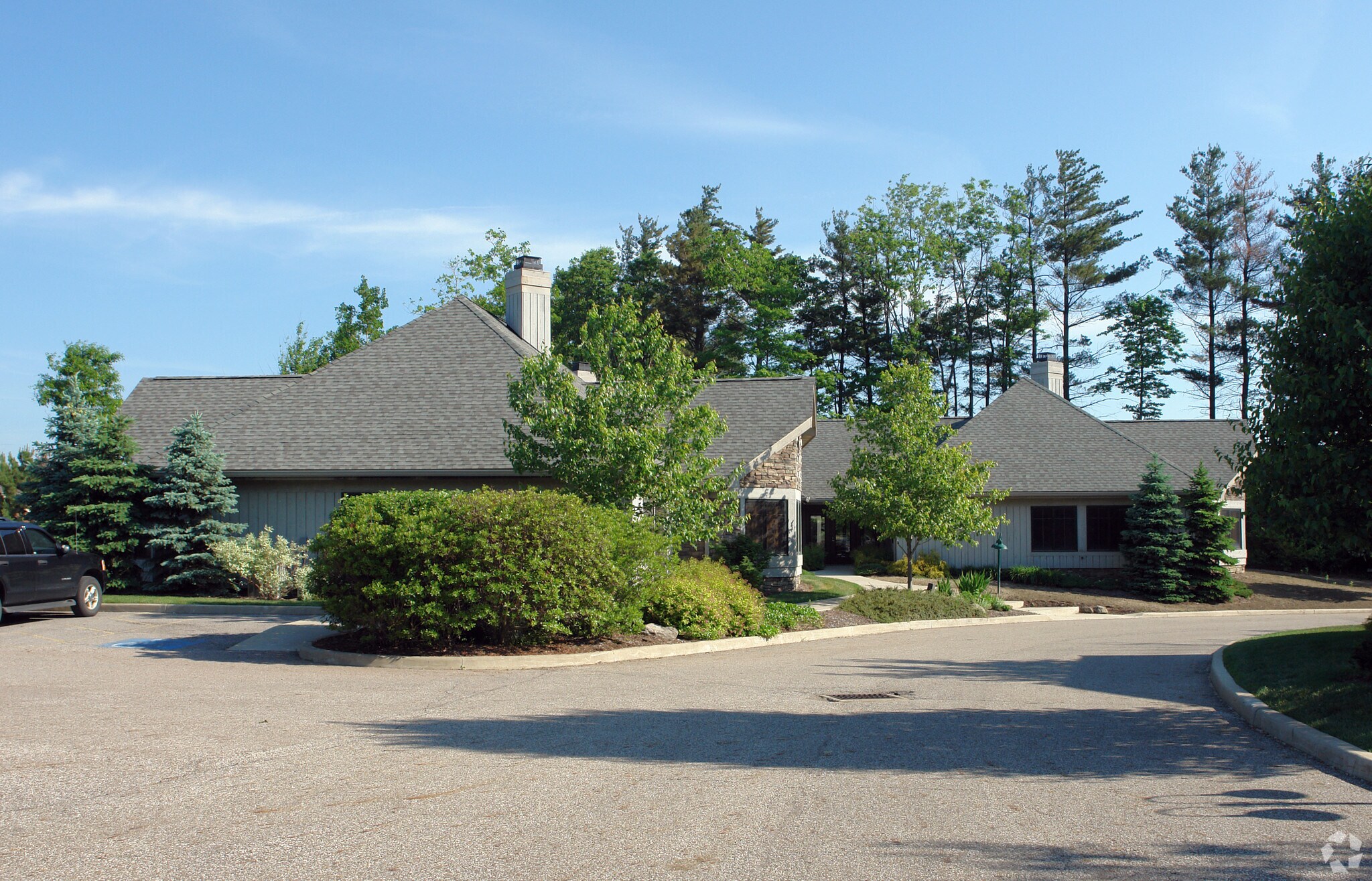 3918 Clock Pointe Trl, Stow, OH for lease Primary Photo- Image 1 of 14