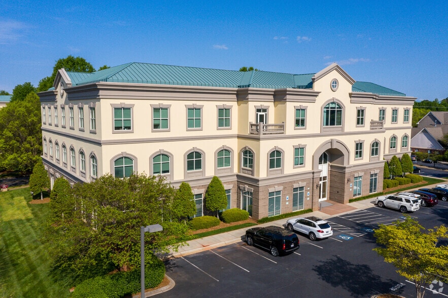 16810 Kenton Dr, Huntersville, NC à louer - Photo du bâtiment - Image 1 de 3