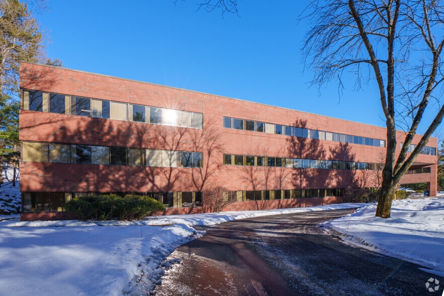 131 Hartwell Ave, Lexington, MA for lease - Building Photo - Image 2 of 4