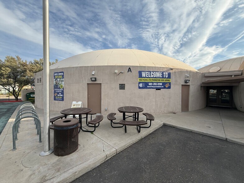 2550 E Jefferson St, Phoenix, AZ à vendre - Photo du bâtiment - Image 3 de 11