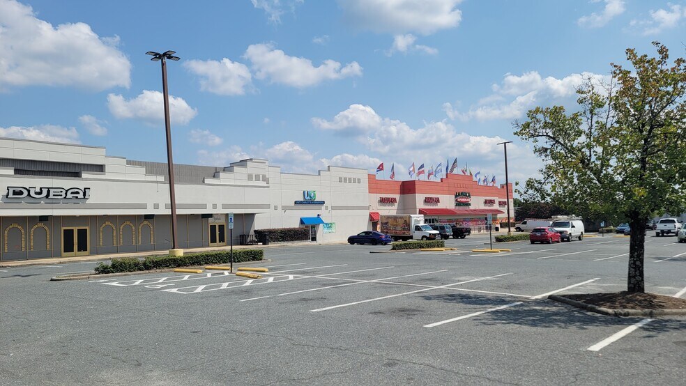 5301-5323 E Independence Blvd, Charlotte, NC à louer - Photo du bâtiment - Image 3 de 7