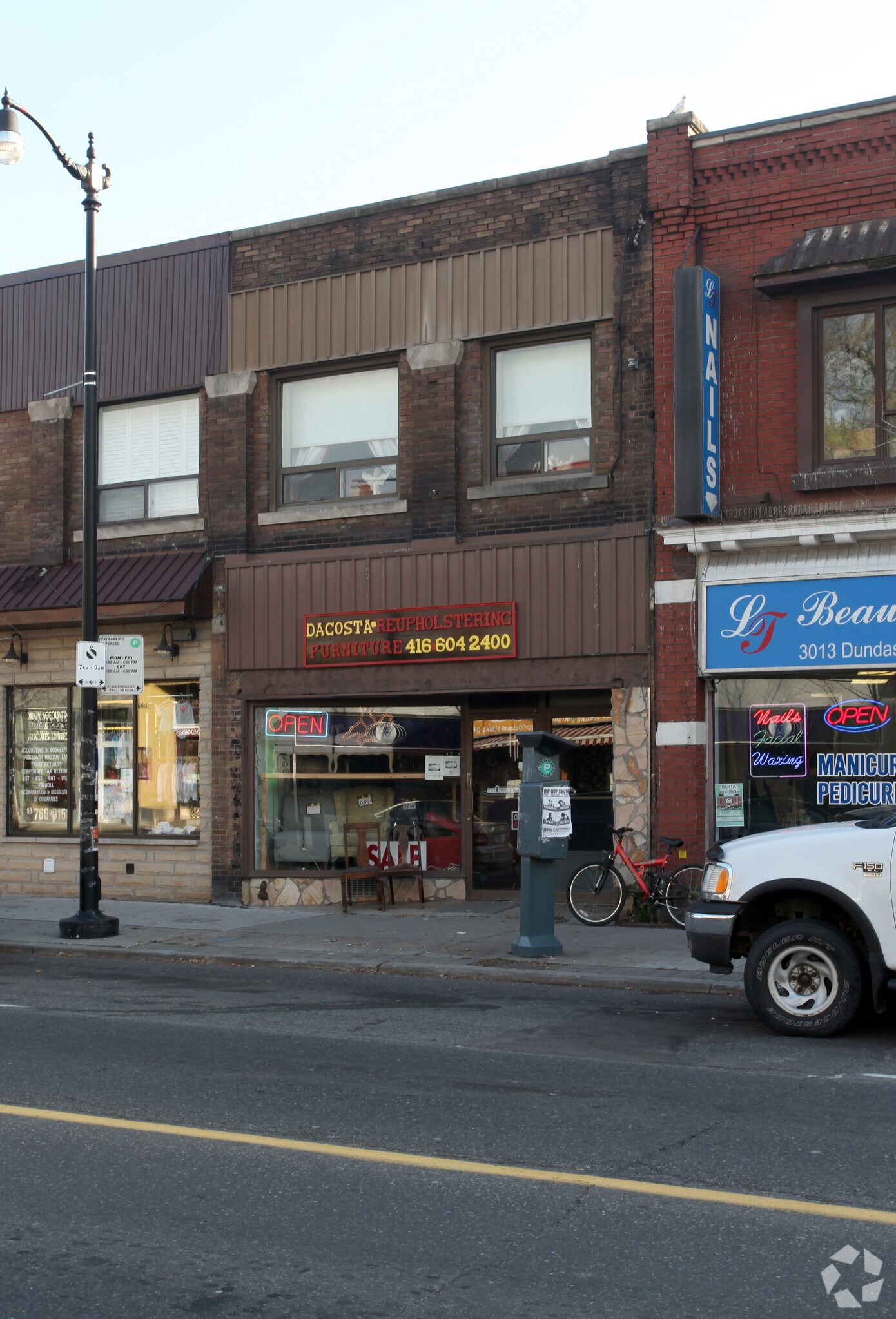 3011 Dundas St W, Toronto, ON à vendre Photo principale- Image 1 de 1