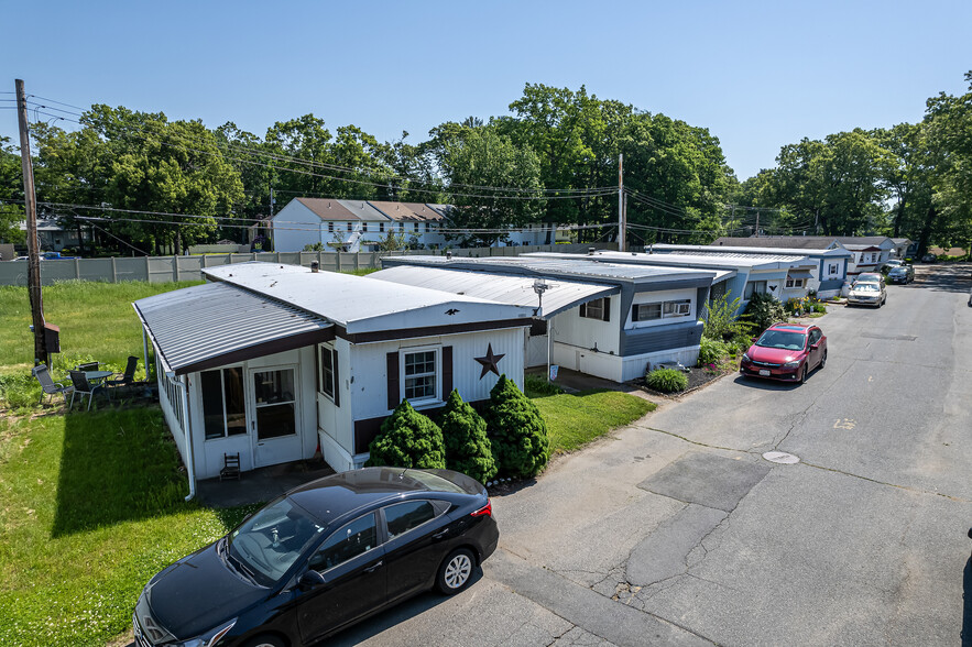 Mass Manufactured Housing Package portefeuille de 2 propriétés à vendre sur LoopNet.ca - Photo du b timent - Image 2 de 21