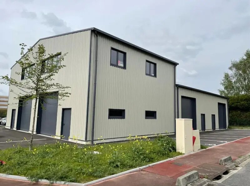 Flex in Fleurines for lease Building Photo- Image 1 of 6