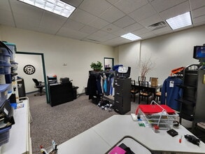 74 S Main St, Fond Du Lac, WI à louer Photo intérieure- Image 1 de 3