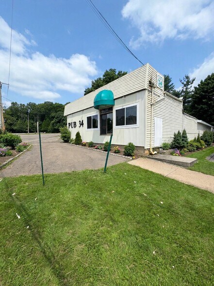 439 Derby Ave, West Haven, CT à vendre - Photo du bâtiment - Image 1 de 13