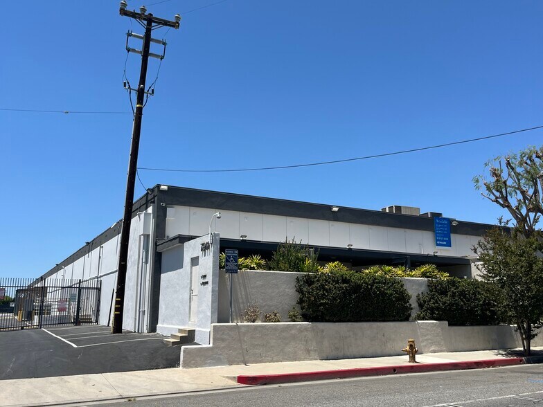 7911-7913 Haskell Ave, Van Nuys, CA for lease - Building Photo - Image 1 of 6