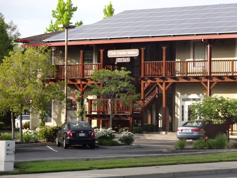 4725 1st St, Pleasanton, CA à louer - Photo du bâtiment - Image 3 de 8