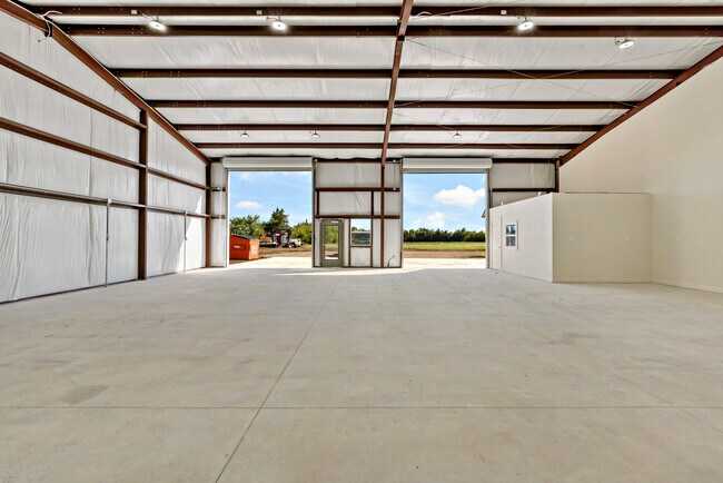 More details for 5501 Bonham St, Paris, TX - Flex for Lease