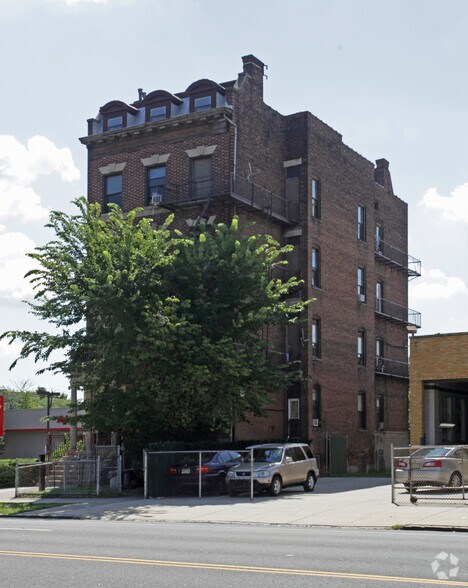 168 Clinton Ave, Newark, NJ à vendre - Photo principale - Image 1 de 3