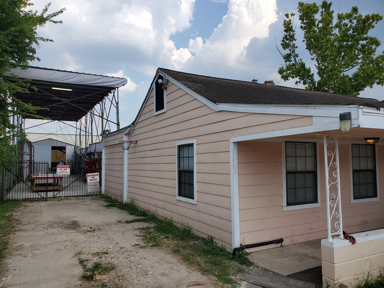 3135 Golfcrest Blvd, Houston, TX for sale - Building Photo - Image 2 of 24