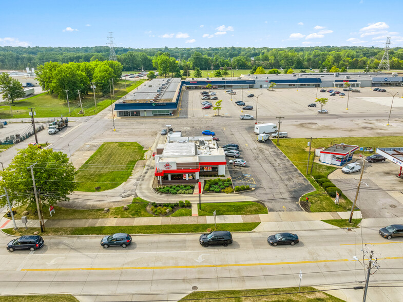 1901-1959 Cooper Foster Park Rd, Lorain, OH for lease - Building Photo - Image 3 of 3