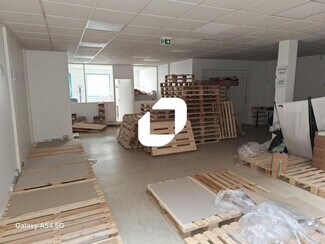Plus de détails pour Local d'activités à louer