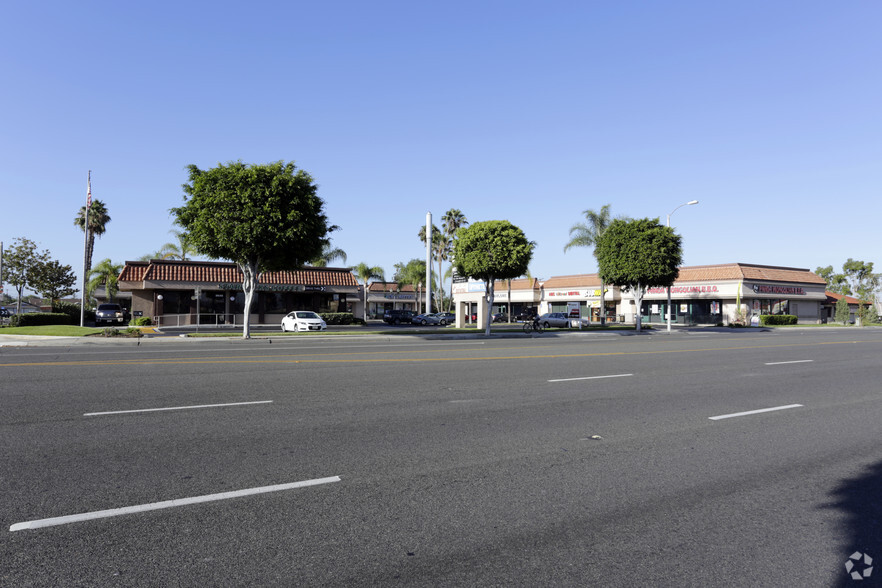 3544-3628 E Chapman Ave, Orange, CA for lease - Primary Photo - Image 1 of 2