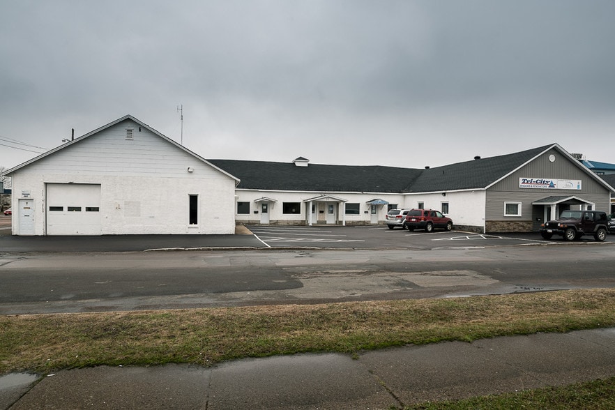 31 Mark Ave, Moncton, NB for sale - Primary Photo - Image 1 of 1