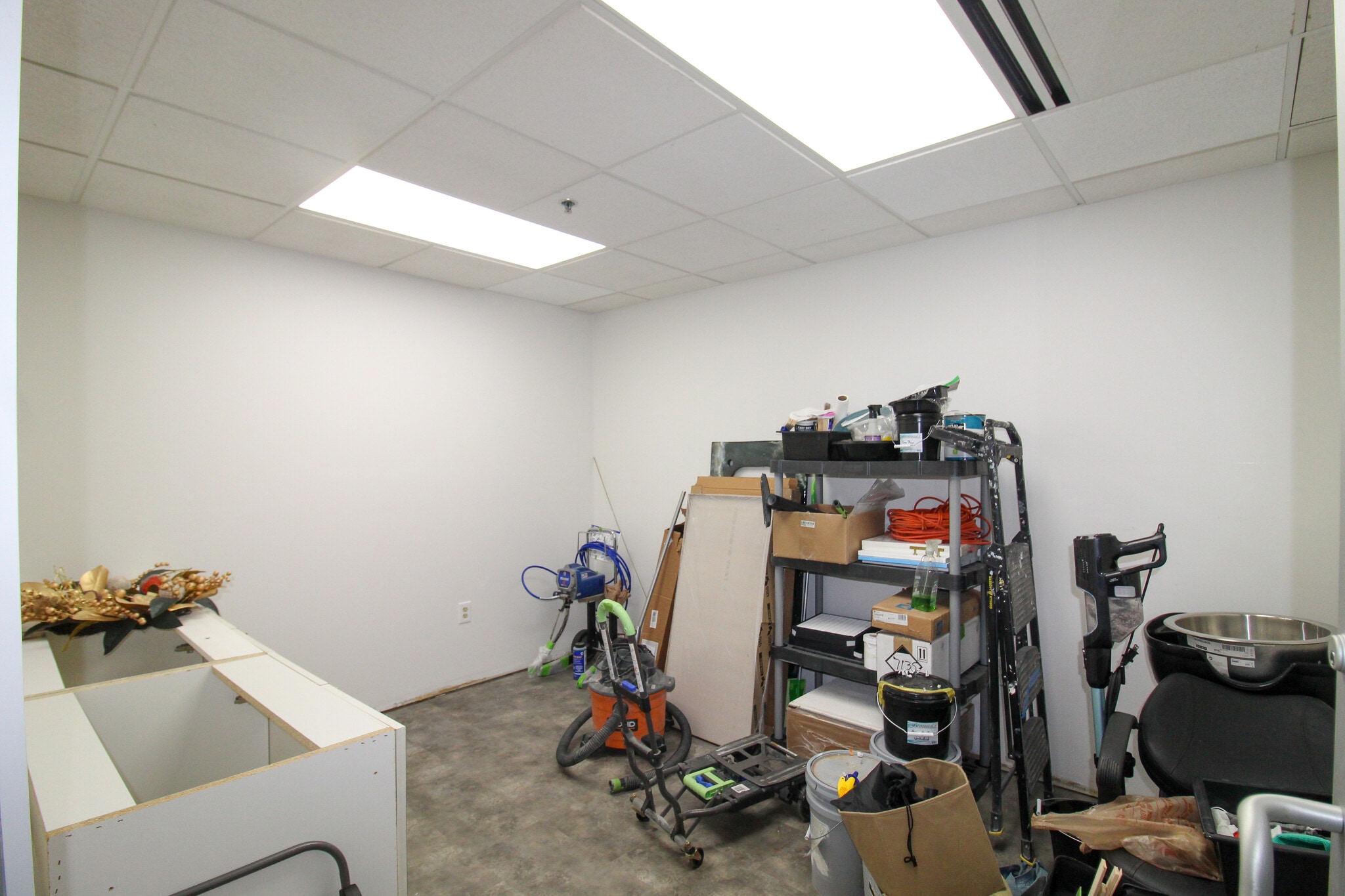 27621 Warren Rd, Garden City, MI for lease Interior Photo- Image 1 of 2