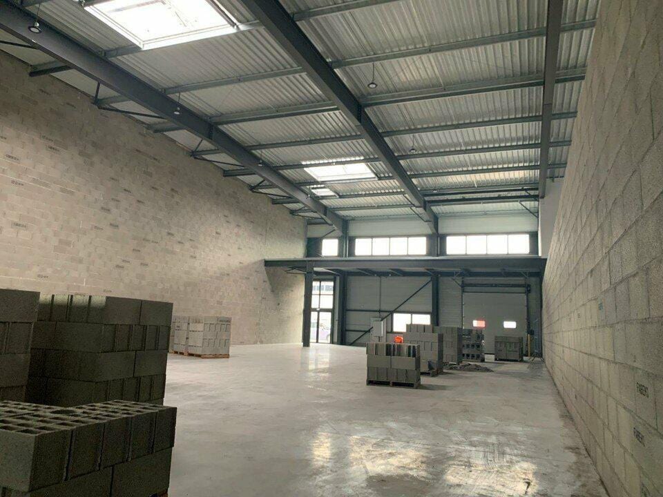 Flex in Dagneux for lease Building Photo- Image 1 of 11