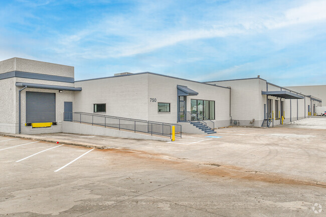 More details for 740-750 Regal Row, Dallas, TX - Industrial for Lease