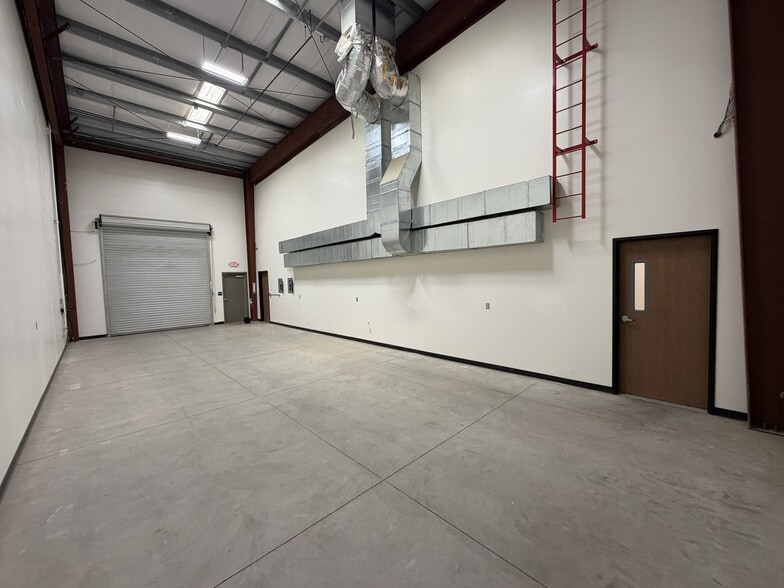 2810 Mosasco St, Bakersfield, CA for lease - Building Photo - Image 3 of 8