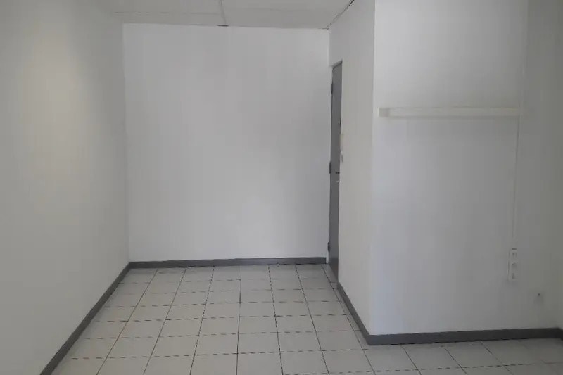 Office in Mauguio for lease - Interior Photo - Image 3 of 4