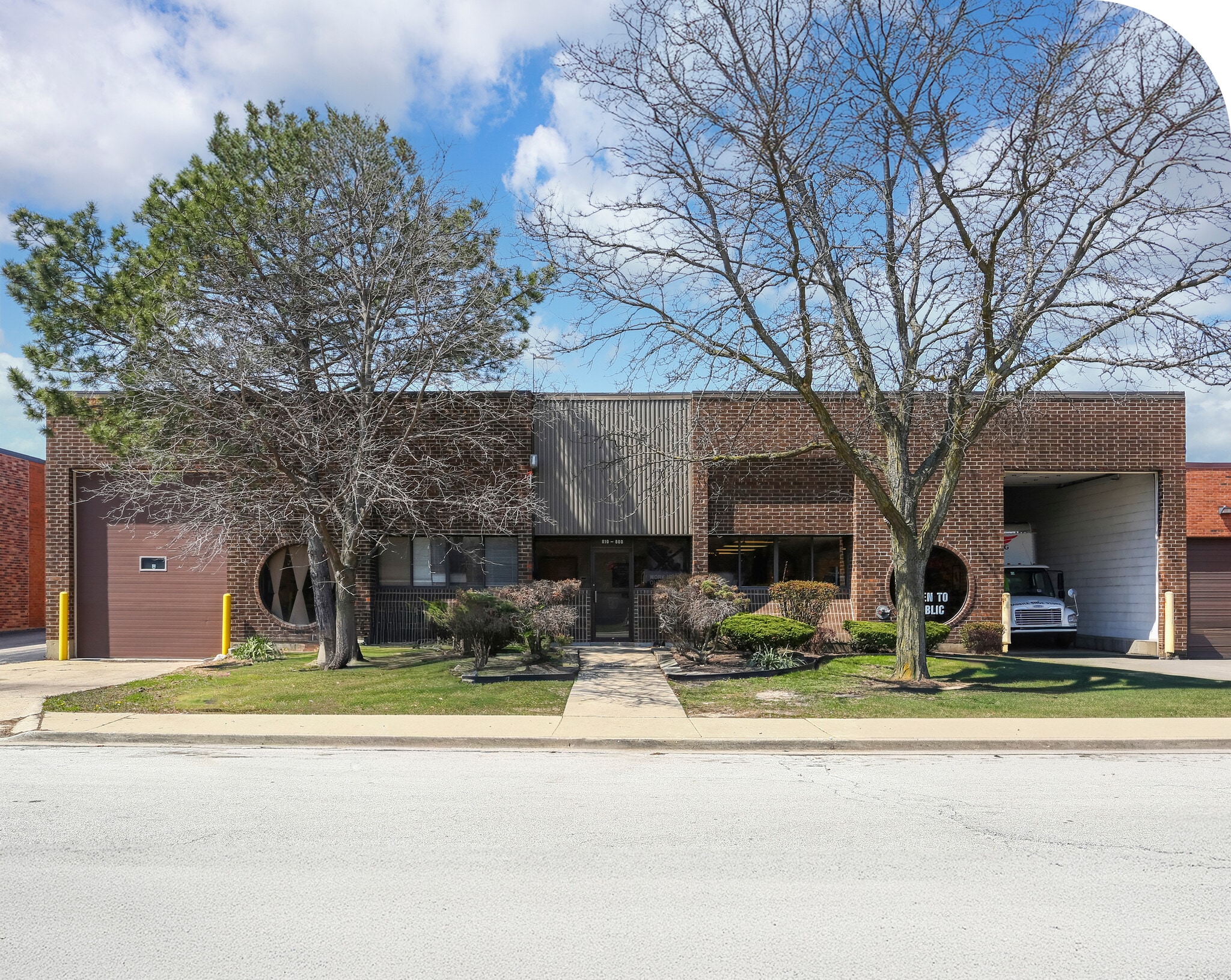 800-810 Bonnie Ln, Elk Grove Village, IL for lease Building Photo- Image 1 of 4